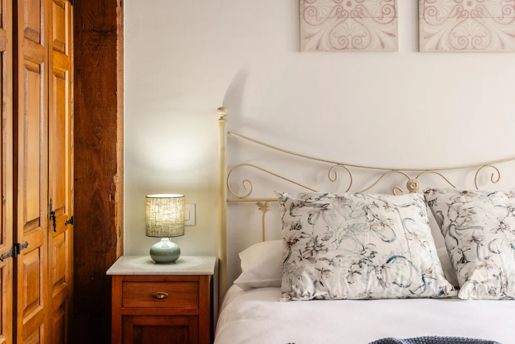 Amplia habitación con cama de 1.50 y armario empotrado